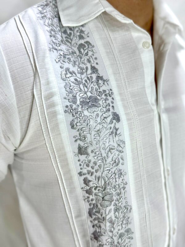 Guayabera Brillo de Luna - Image 2