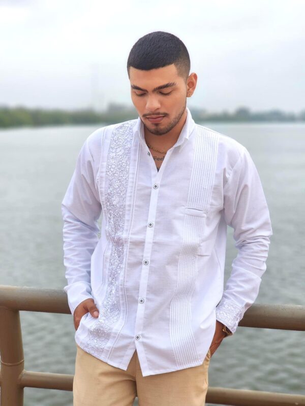 Guayabera Brillo de Luna - Image 3