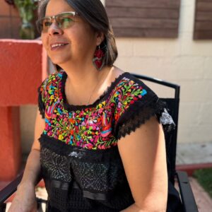 Bata Huipil Artesanal Paloma Negro